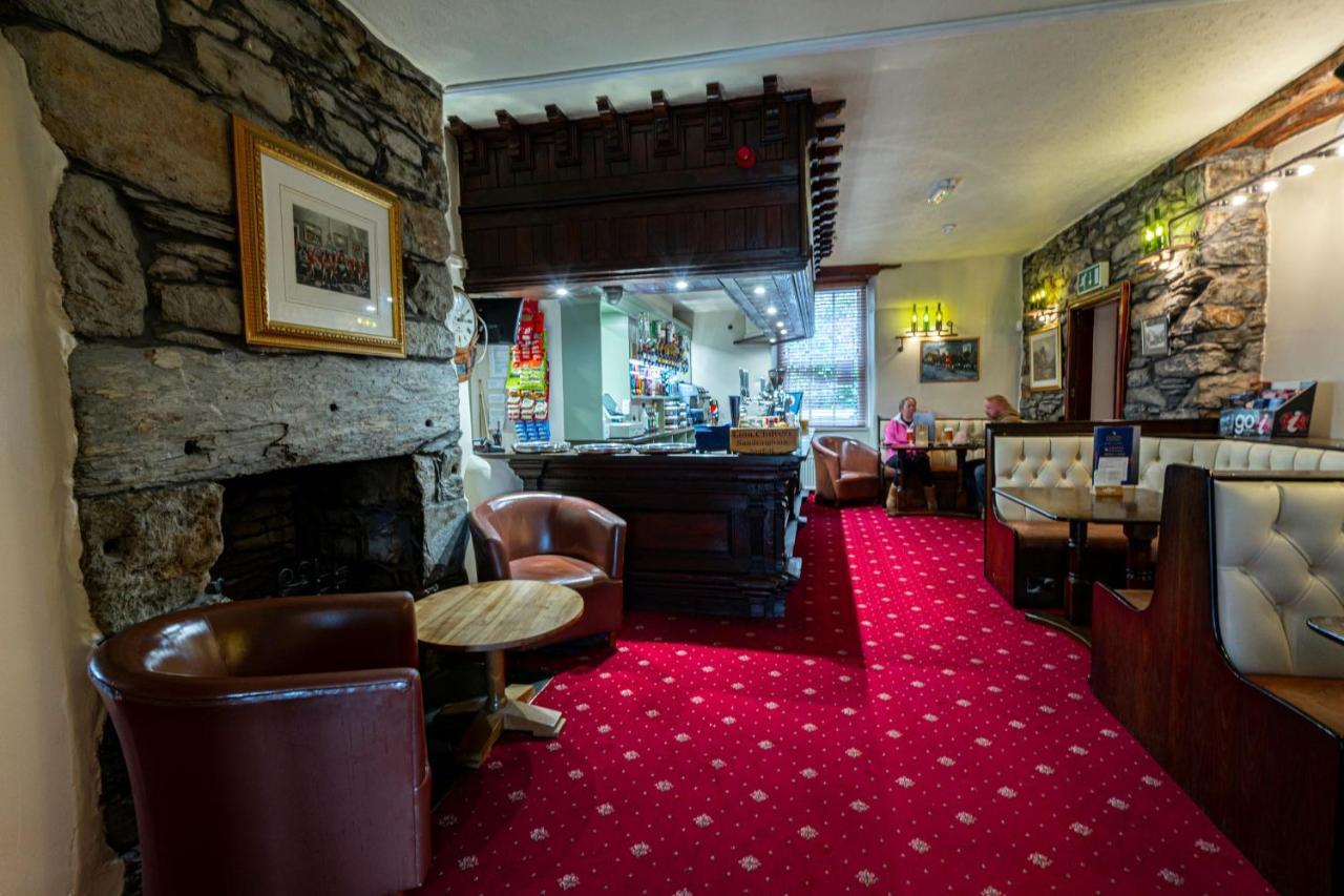 Grapes Hotel, Bar & Restaurant Snowdonia Nr Zip World Блайнай-Фестиньог Екстериор снимка