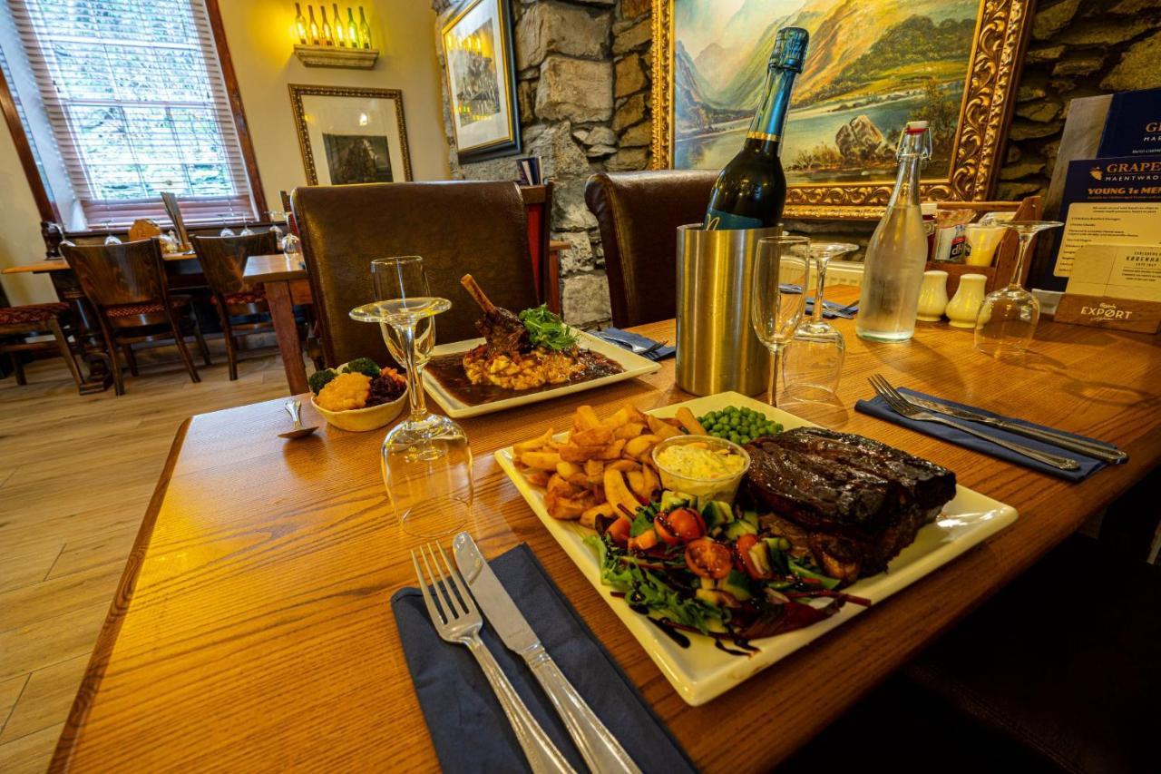 Grapes Hotel, Bar & Restaurant Snowdonia Nr Zip World Блайнай-Фестиньог Екстериор снимка